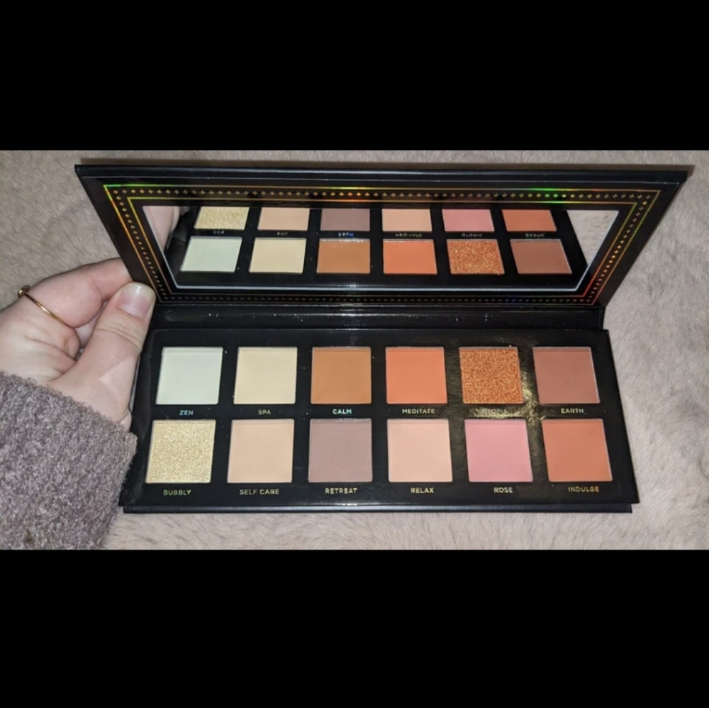 Ace Beaute Serenity Eyeshadow Palette
